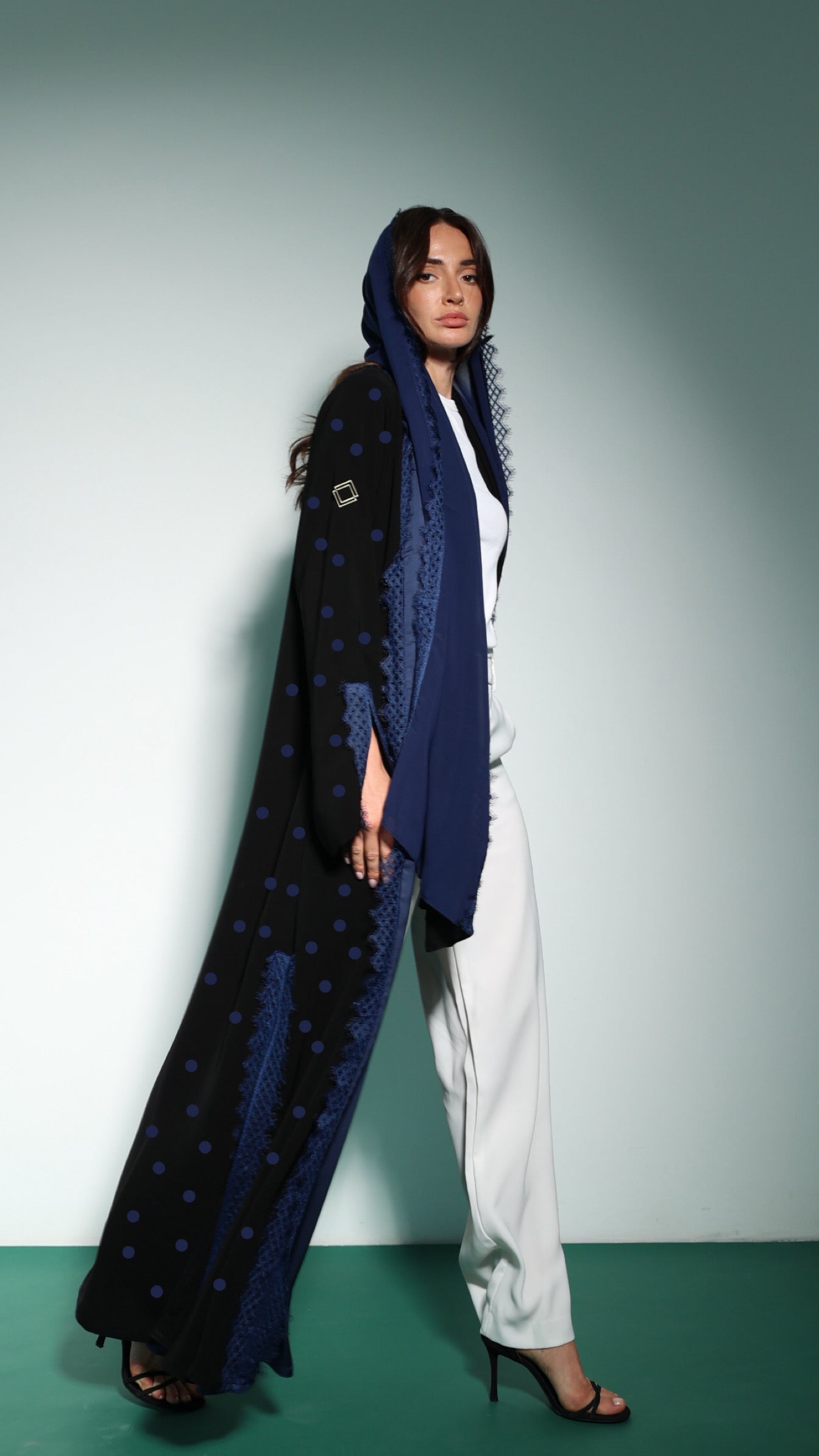Dots abaya