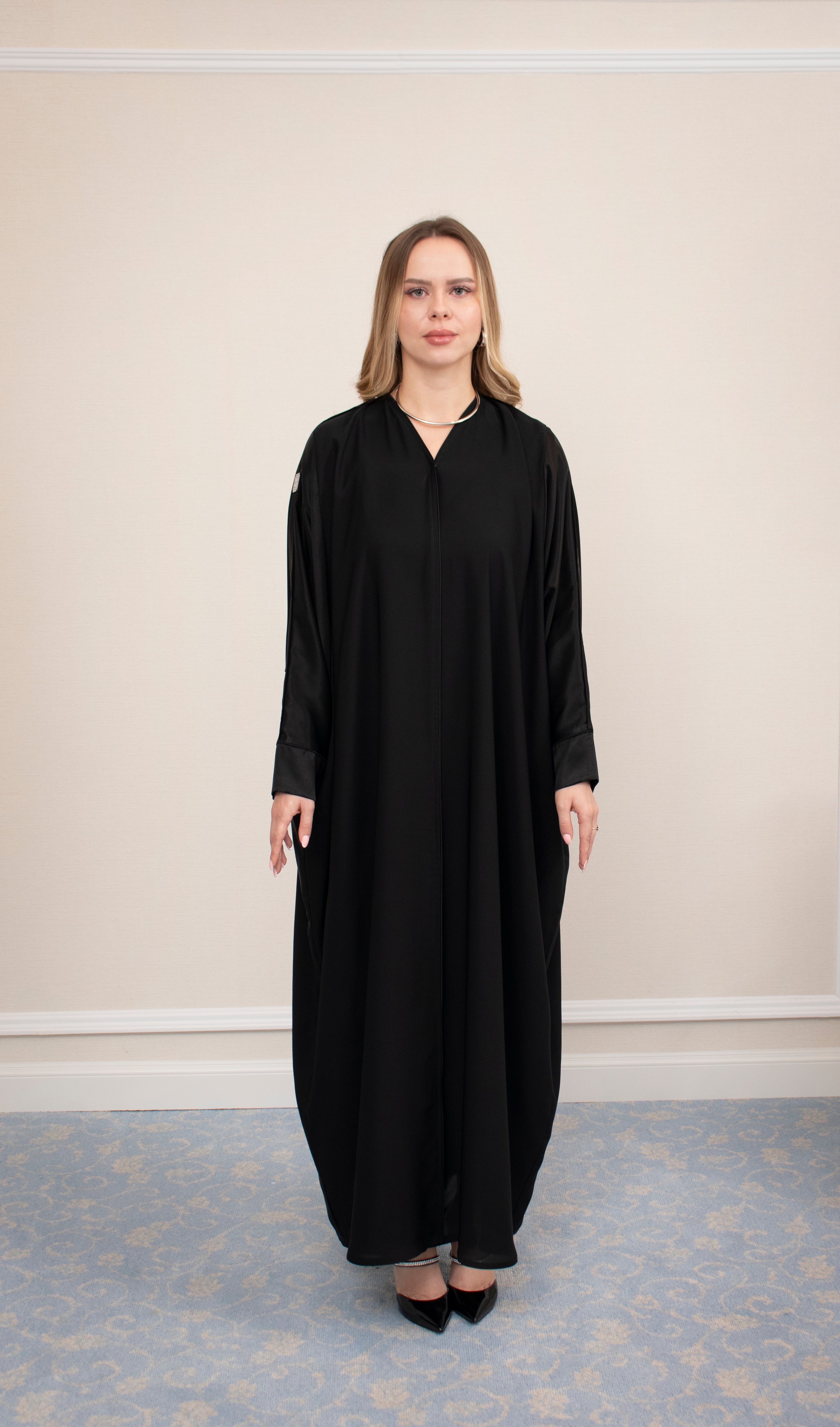 Practical Abaya wrapped in Two Fabrics