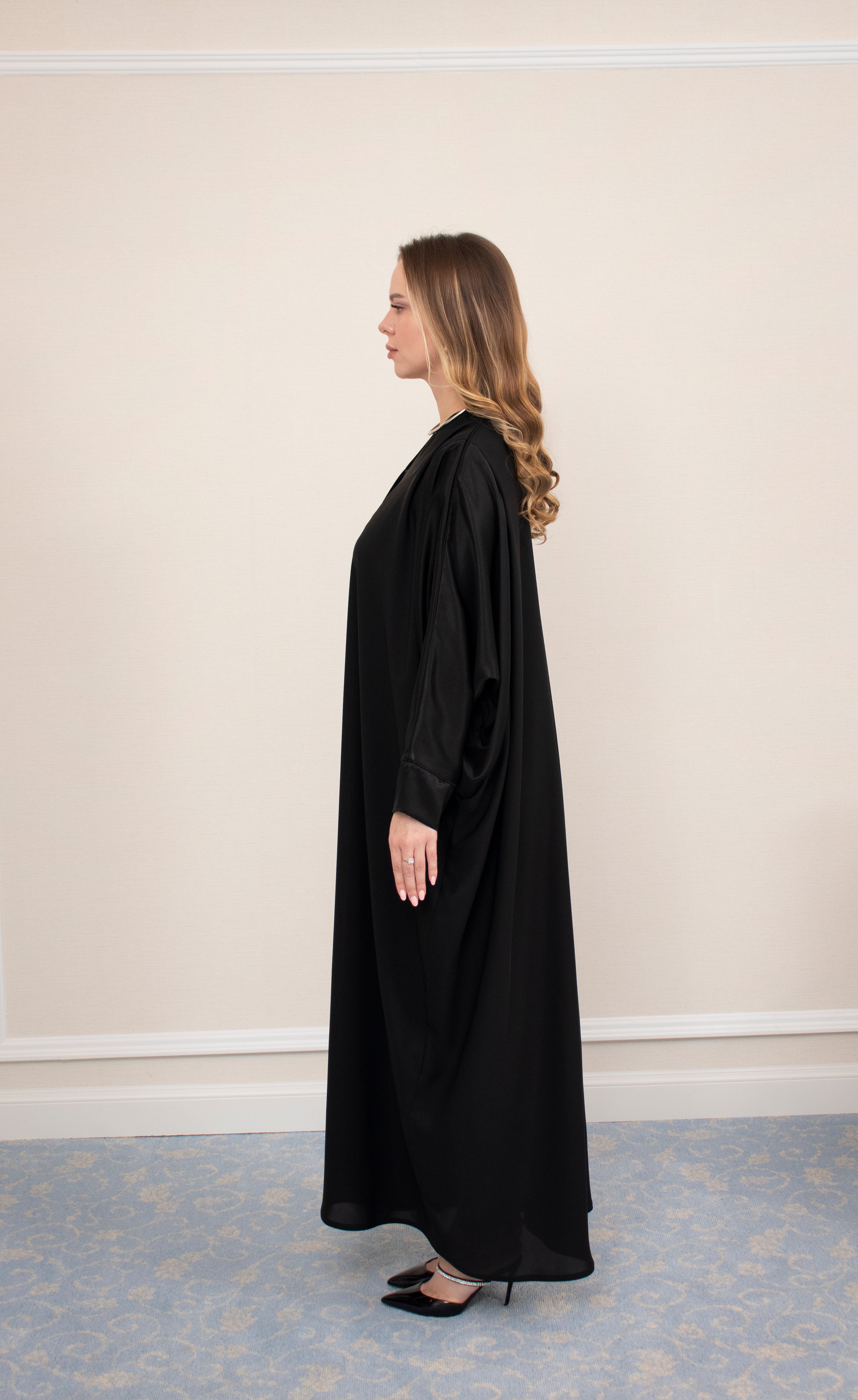 Practical Abaya wrapped in Two Fabrics